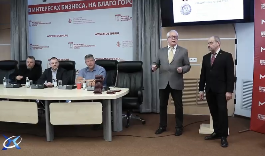 Медаль «Защитнику Отечества» получила группа ветеранов и деятелей искусства в Москве